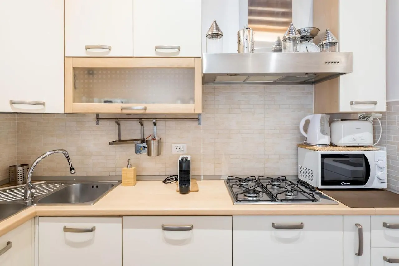 About Colosseo - Appartamento Al Colosseo Nel Cuore Di Roma - Free Wifi Apartment